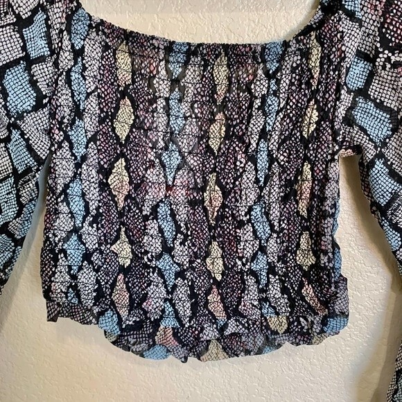 FOREVER 21 crop top black Multicolor geometric long sleeve smock blouse size S - Picture 7 of 9